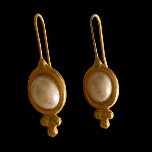 Glamorous Faux Pearl & Matte Gold Tone Hook Fashion Costume Earrings Wedding - Picture 4 of 6